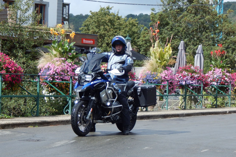 Motorrijbewijspoint Katwijk examengarantie AVB en AVD